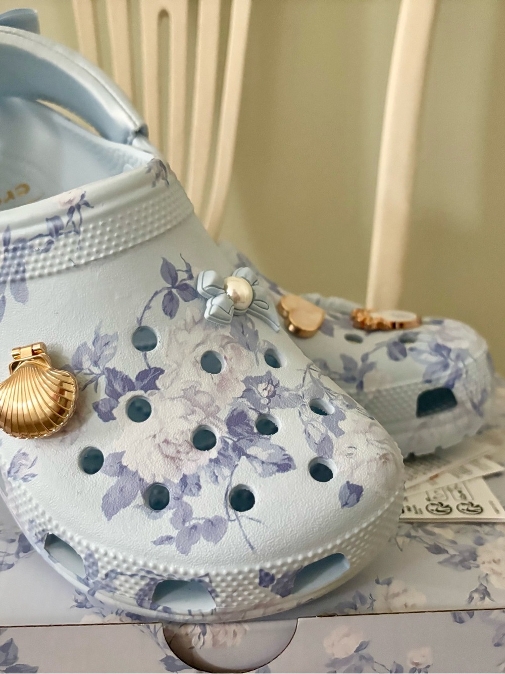 LoveShackFancy blue rose Crocs 8 women’s in box - Picture 3 of 13